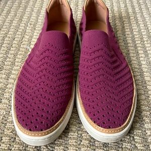 UGG SAMMY SLIP ON